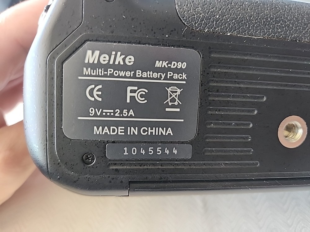 Meike Multi-Power Battery Pack MK-D90 - Not Tested