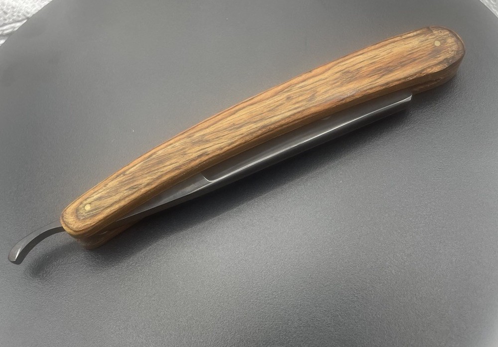 Leopard Straight Razor Wooden Handle with Case