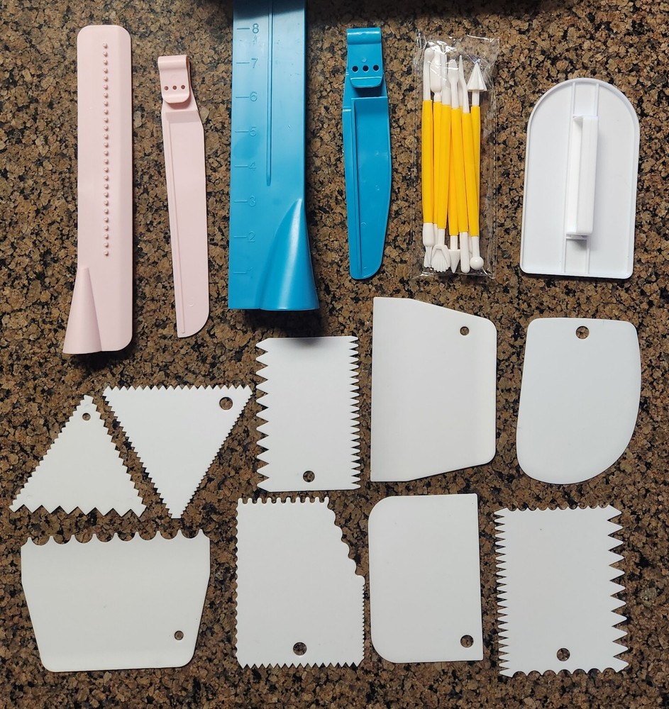 Cake Feast 20 Piece Cake/Cupcake Decorating Set, EUC