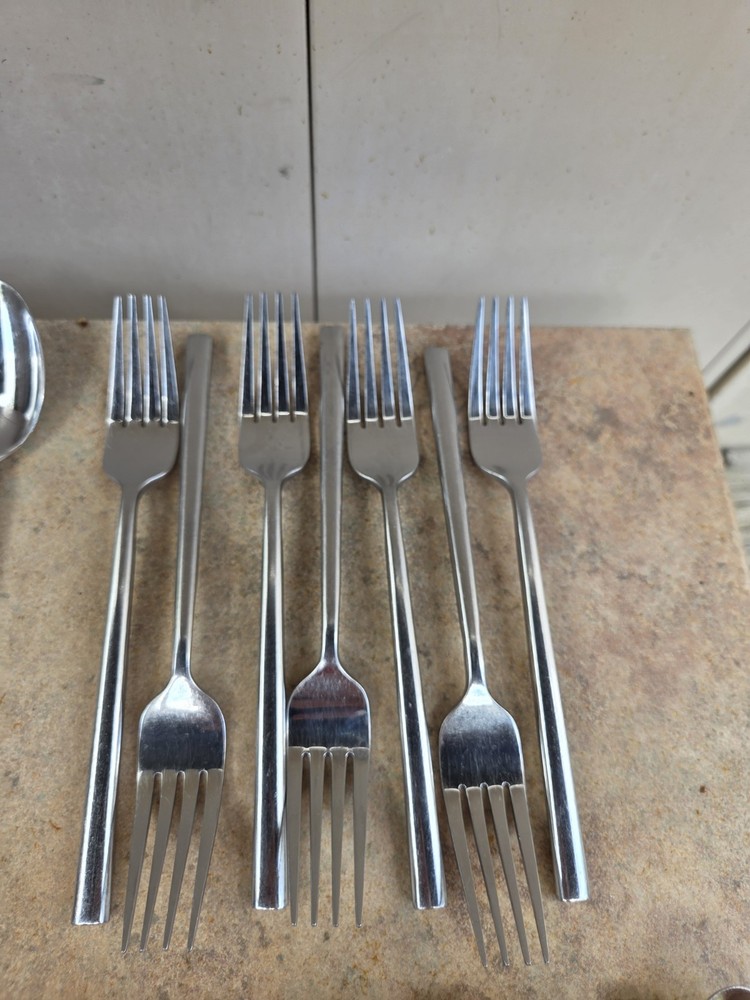 Oneida "Roman" Stainless Steel Flatware ~ 32 pcs