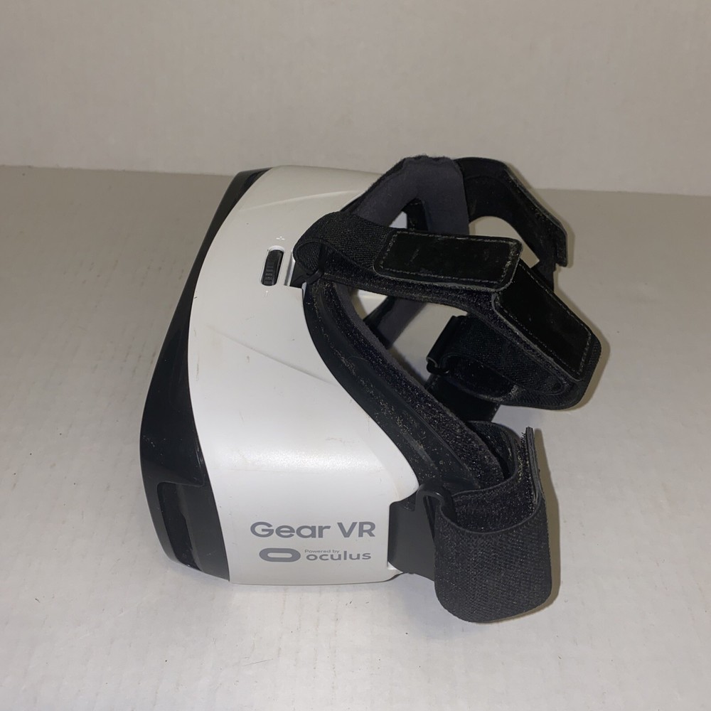 Samsung Gear VR SM-R322 Headset & Controller Powered by Oculus