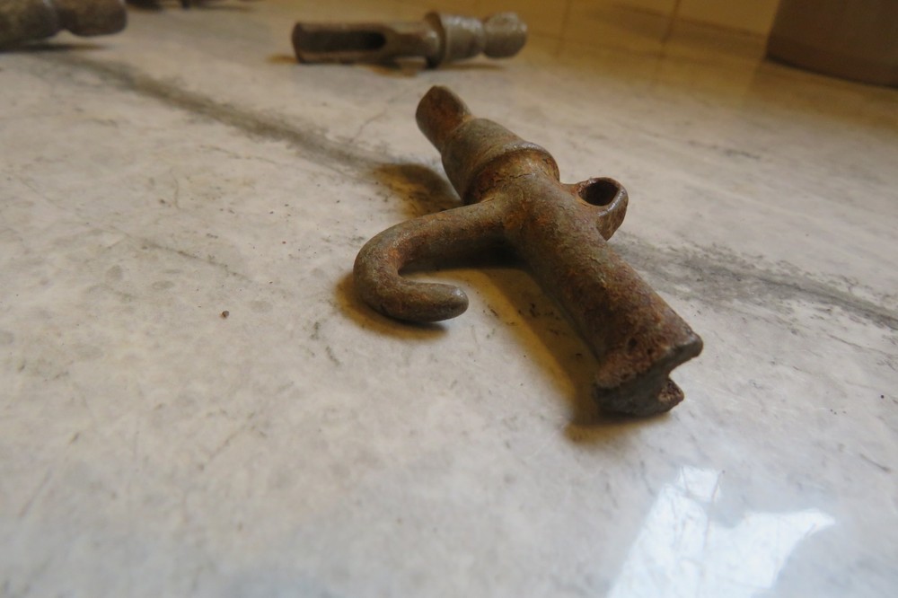 5 antique maple tap spile spout ( 1239