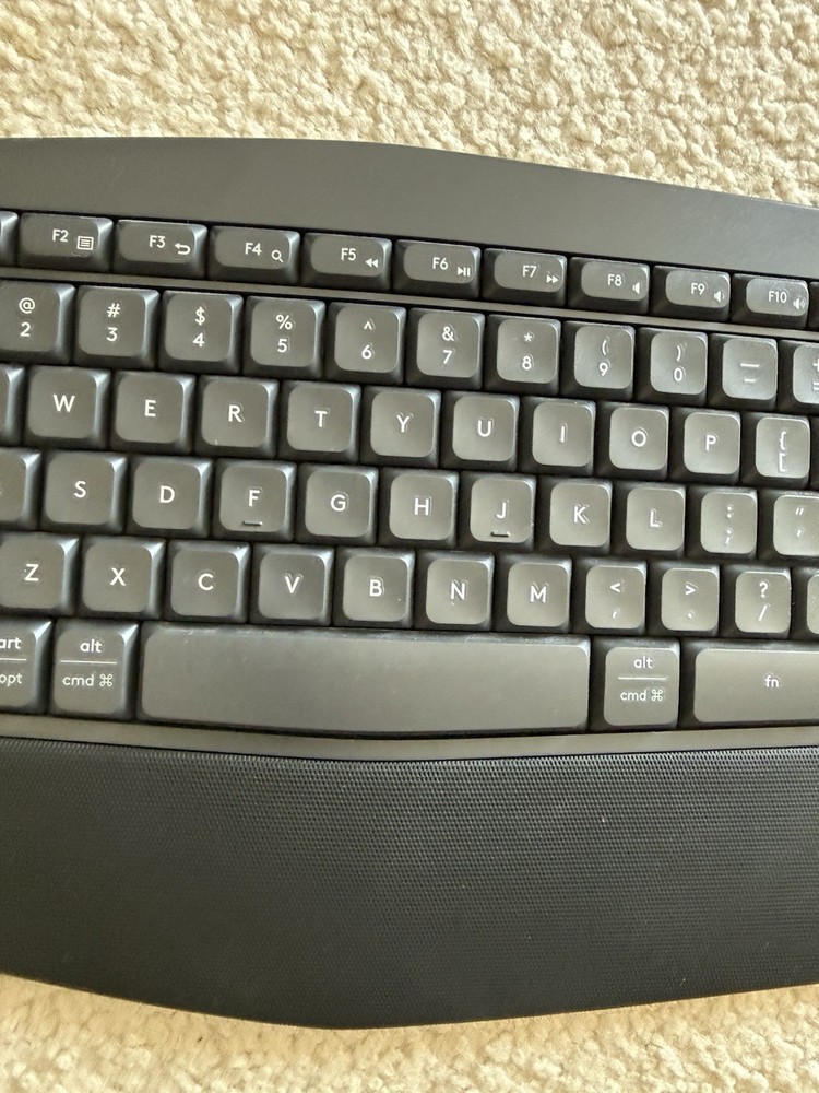 Logitech K850 Wireless/unify Bluetooth Keyboard With M350 Pebble Bluetooth Mouse