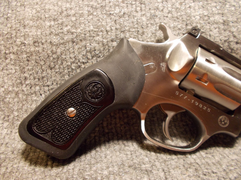 Custom Checkered Inserts for Ruger SP101 Black