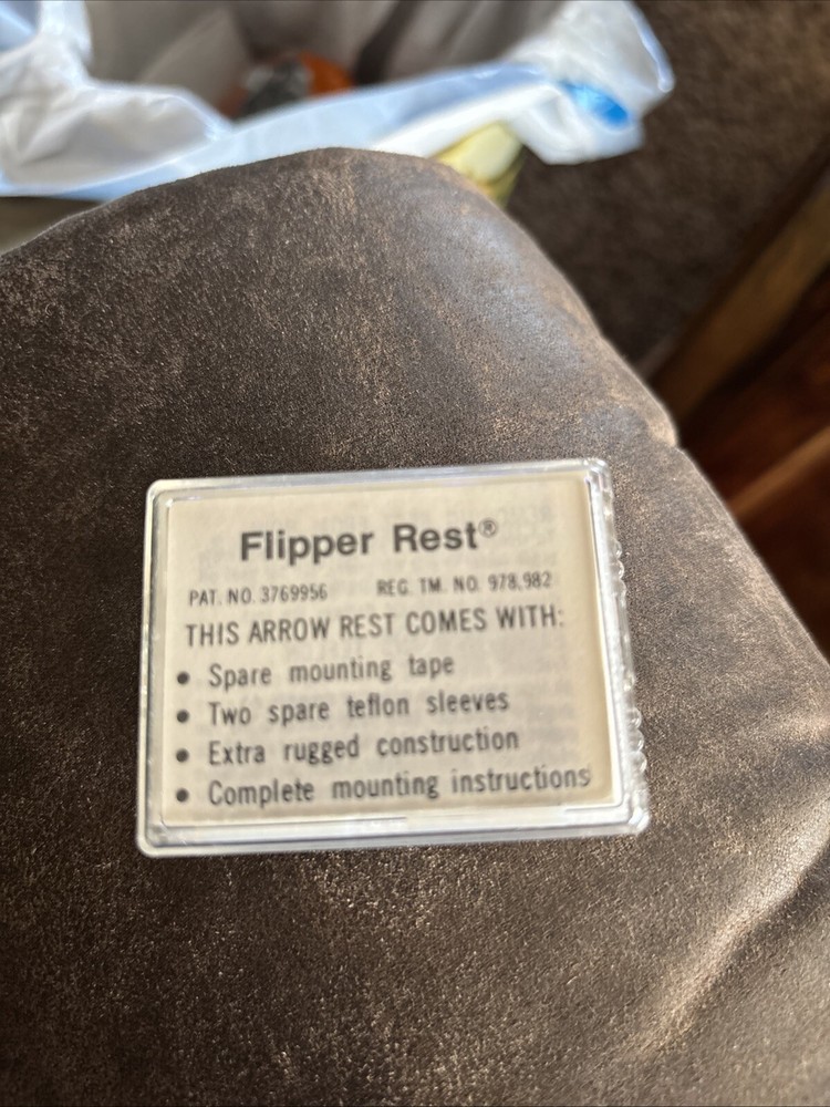 Bear Archery Plastic Flipper Rest -Vintage - Right Hand