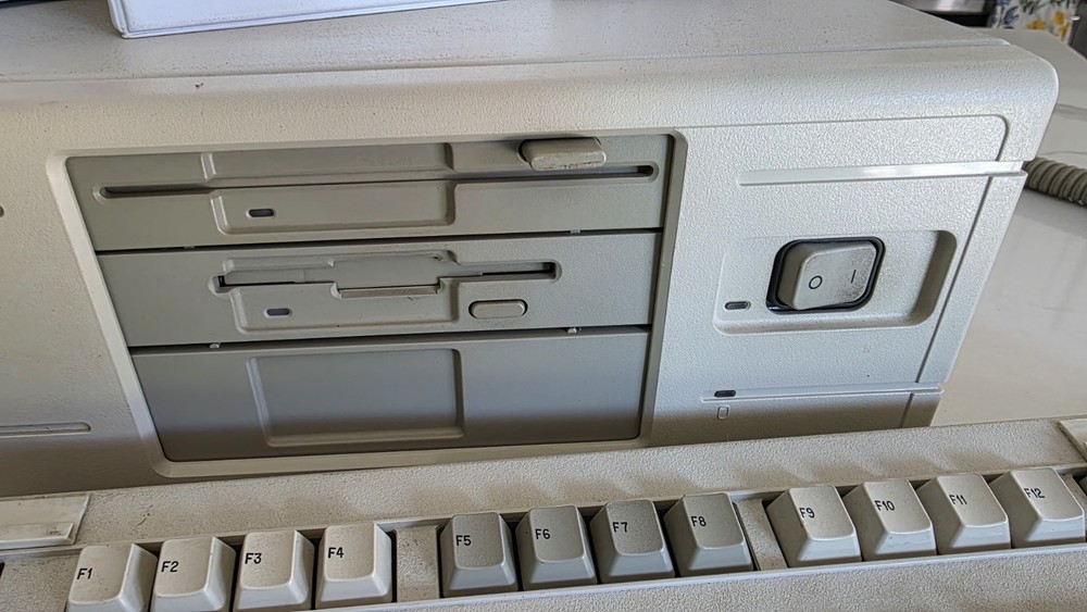 Vintage Compaq 286 E Desk Pro Computer W/ Manuals