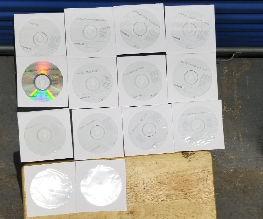 Autodesk/AutoCAD 2004 suite CD Software 14 CD   ((NO Product Key))