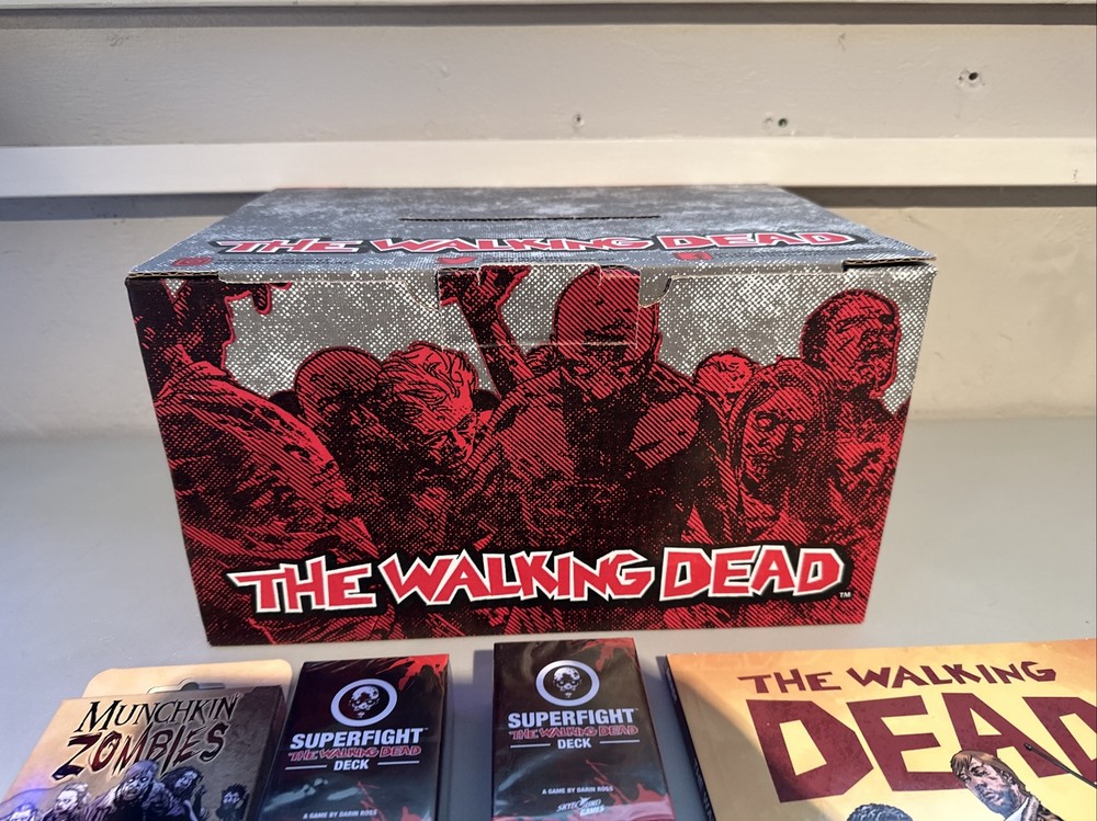 Walking Dead TWD skybound convention Lot Enamel Pin Keychains patch +++ (B2)