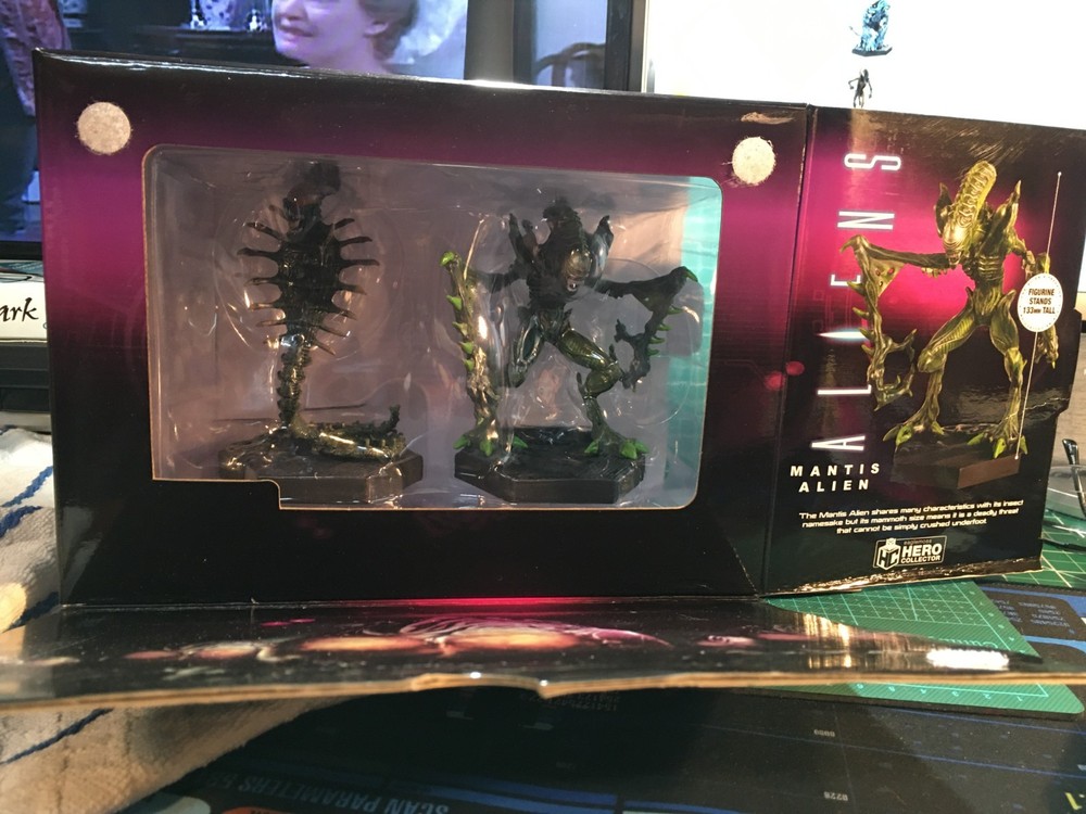 Eaglemoss Aliens Reto Collection #1, Mantis & Snake" opened, displayed, box
