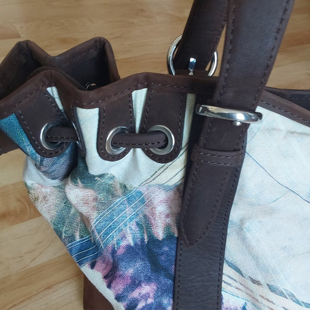 Louis Cardini Zip Top patterned Canvas Double Handle Tote stud feet bottom