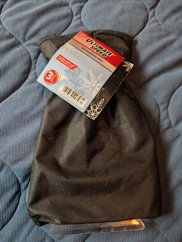 Ultimate speed ice scraper; padded glove with elasticated cuff