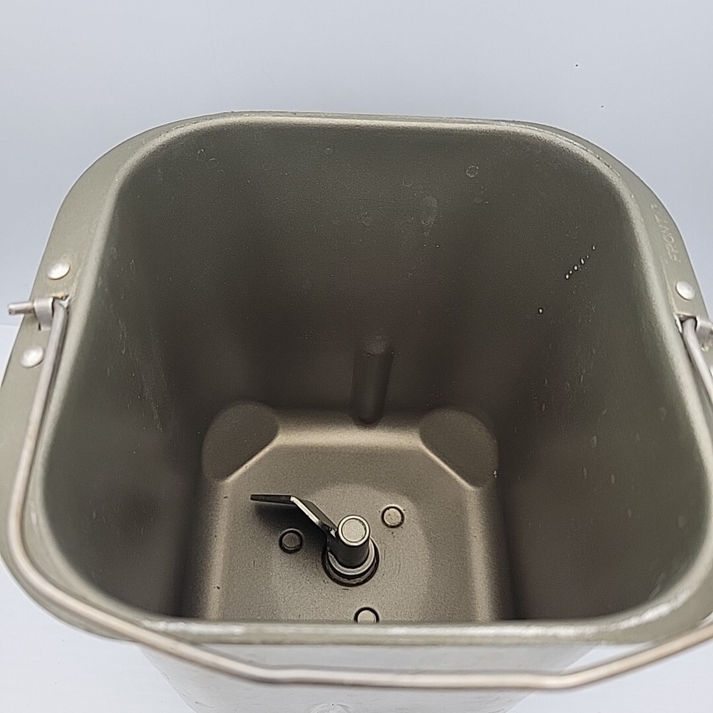 Welbilt ABM4900 bread maker pan and paddle