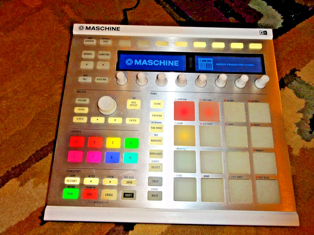 Native Instruments MASCHINE MK2 White – Powers On – No Software for Full Test
