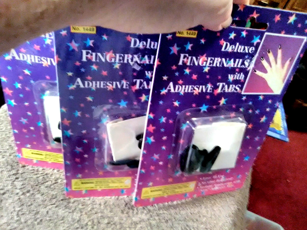 Rubies~Fingernails Deluxe With Adhesive Tabs