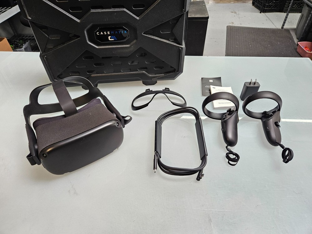 Meta Oculus Quest 1 VR Virtual Reality Headset MH-B Controllers & Carrying Case