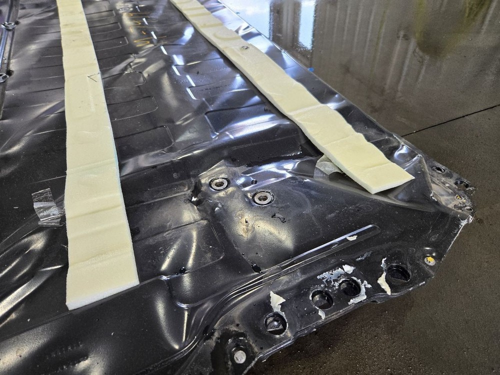 TESLA Y 2024 Battery - CASE SMASHED WILL NEED REPLACED