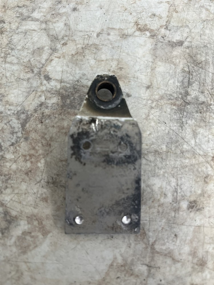 68 Cessna 150 H outer outboard elevator hinge mount bracket 0432165-1