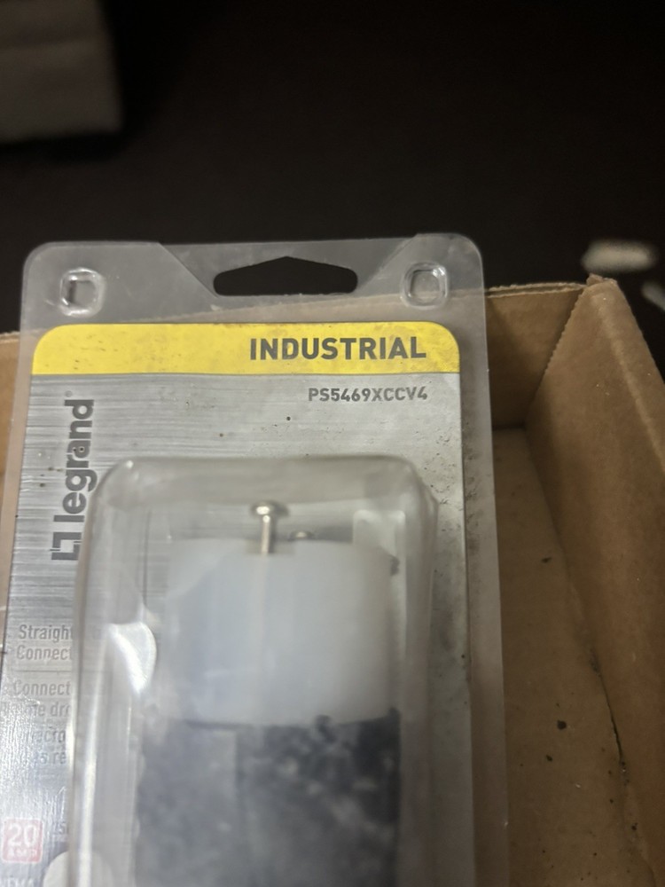 Legrand PS5469XCCV4 STRAIGHT BLADE CONNECTOR