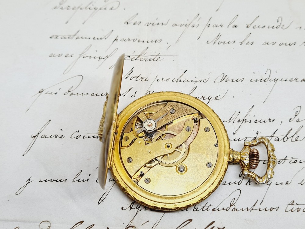 Depose embossed case yellow metal pocket watch