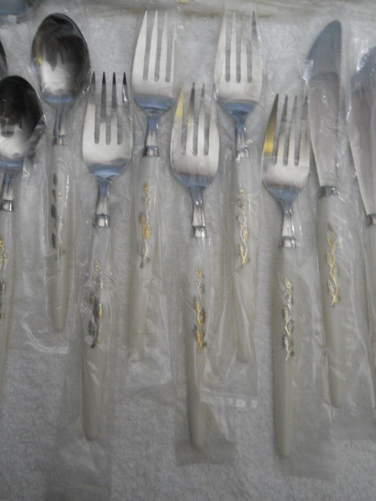 21 Pc Set Royal Crown Bakelite Flatware MCM Danish Modern White Silver Oak Leaf