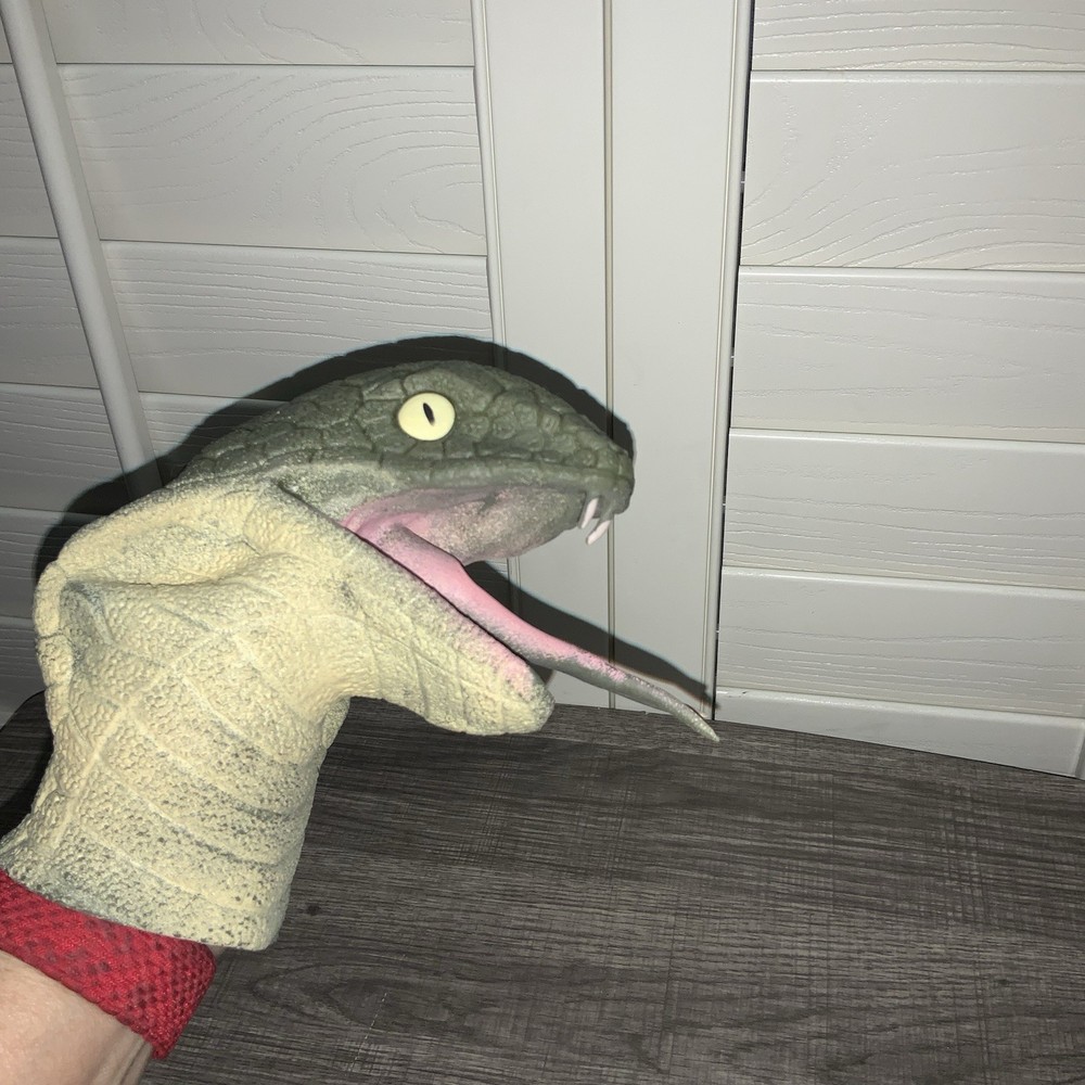 SCHYLLING COBRA STRETCHY HAND PUPPET 2018 NWT