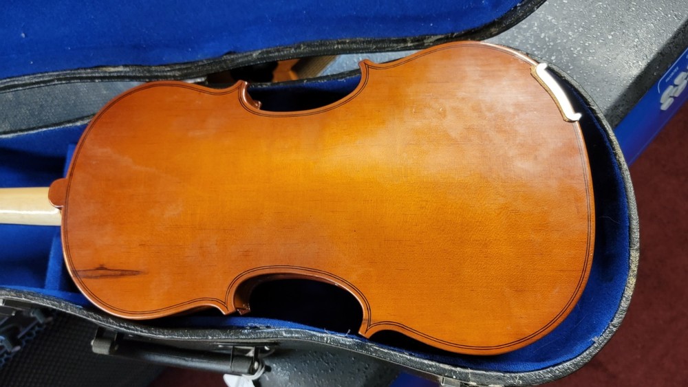4/4 Full Size Lark Violin With Case *No BOW*