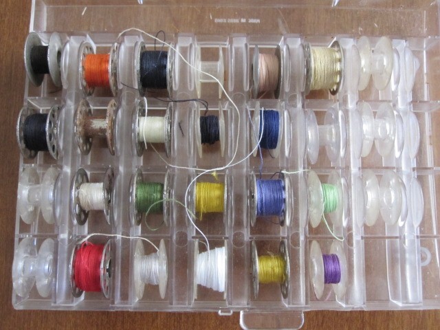 VINTAGE SEWING MACHINE BOBBINS & CASE