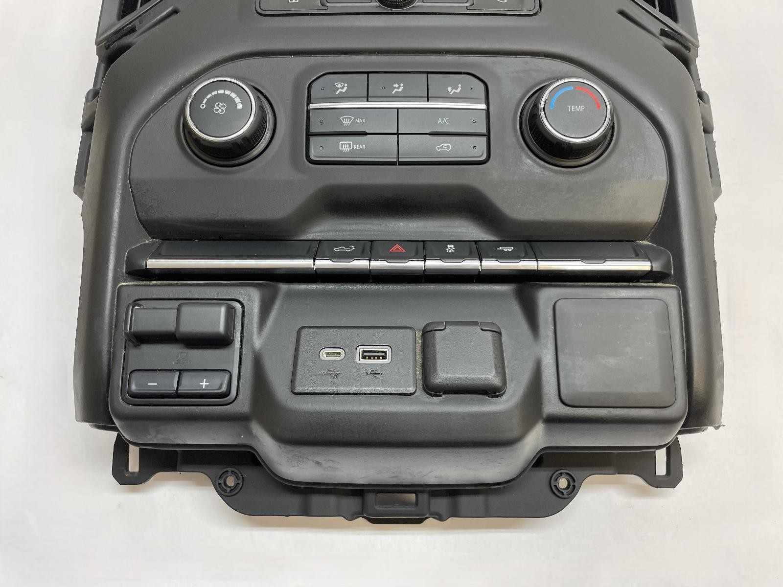 2021 CHEVY SILVERADO 2500 RADIO CONTROL PANEL 8" DISPLAY 84799539 HEAT/AC DASH