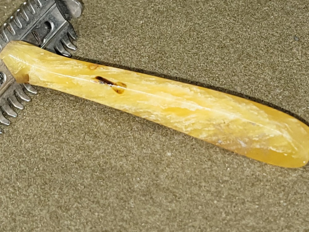 WWII Durham safety Razor with Mother of Pearl Pattern Plastic Handle