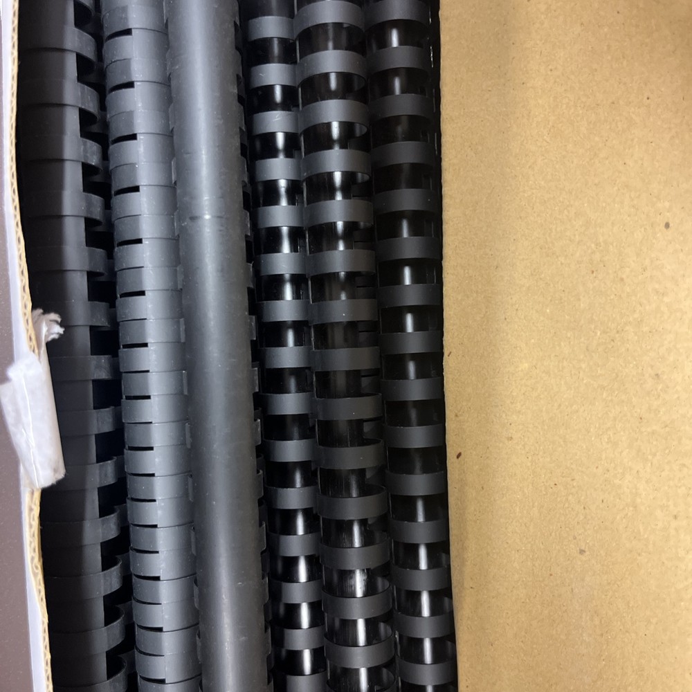 100 Black Matte Finish  3/4” Binding Combs Approximate 150 Sheet Comb Capacity