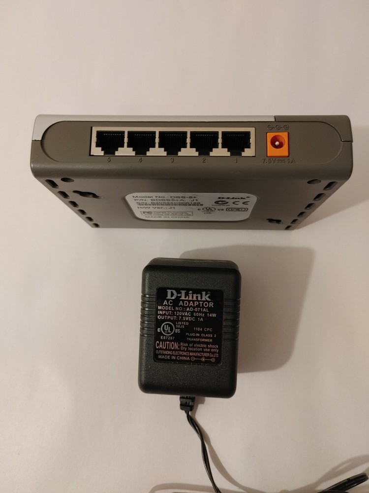 D-Link DSS 5 Plus (DSS-5+) Fast Ethernet Switch - 5 ports