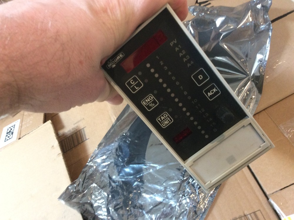 Moore 15738-120 Digital Single Loop Controller