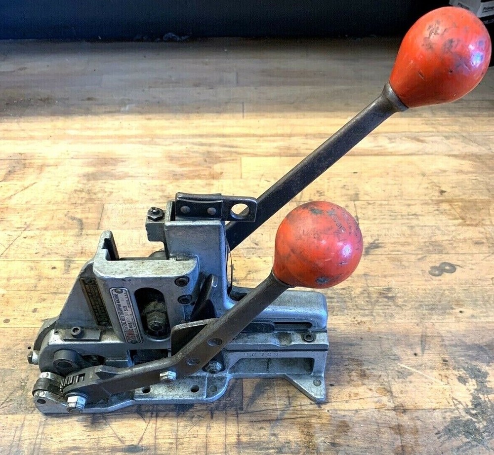 Signode AC-1220 Seal Feed Strapping Machine 1/2"