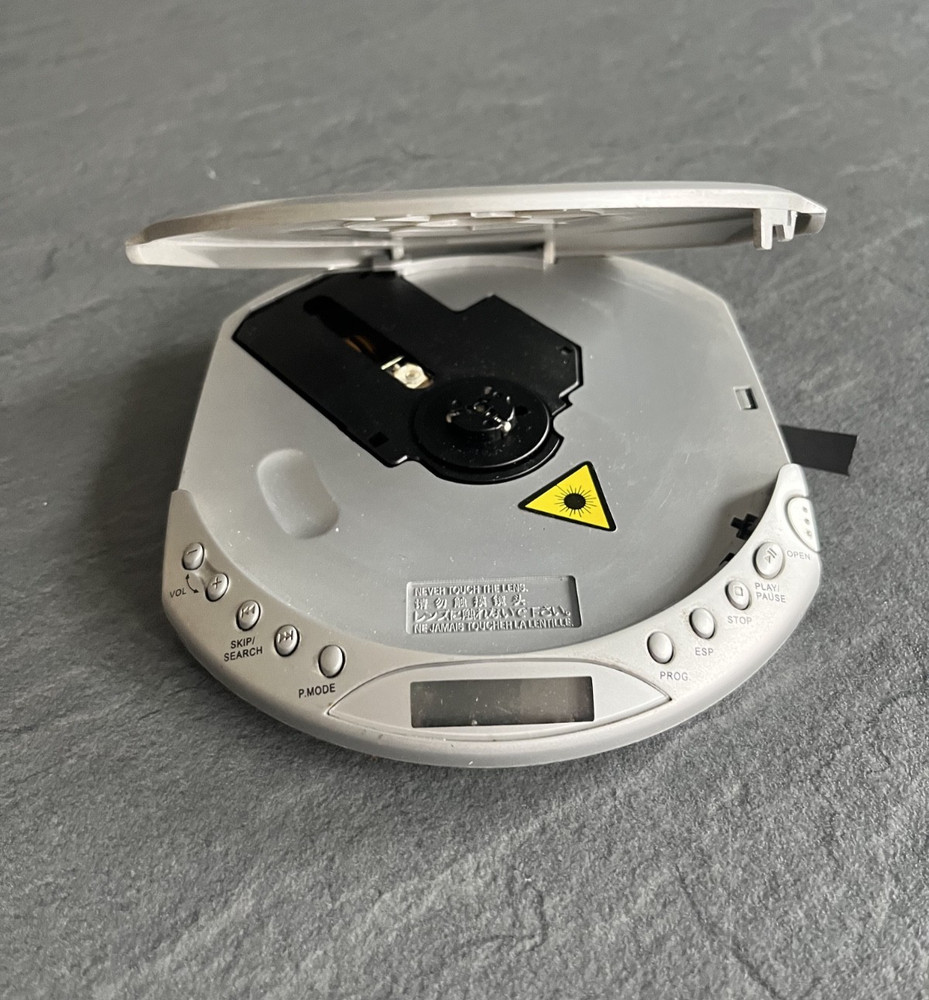 Mikomi CD-8948 Portable CD Player. Tested. Silver