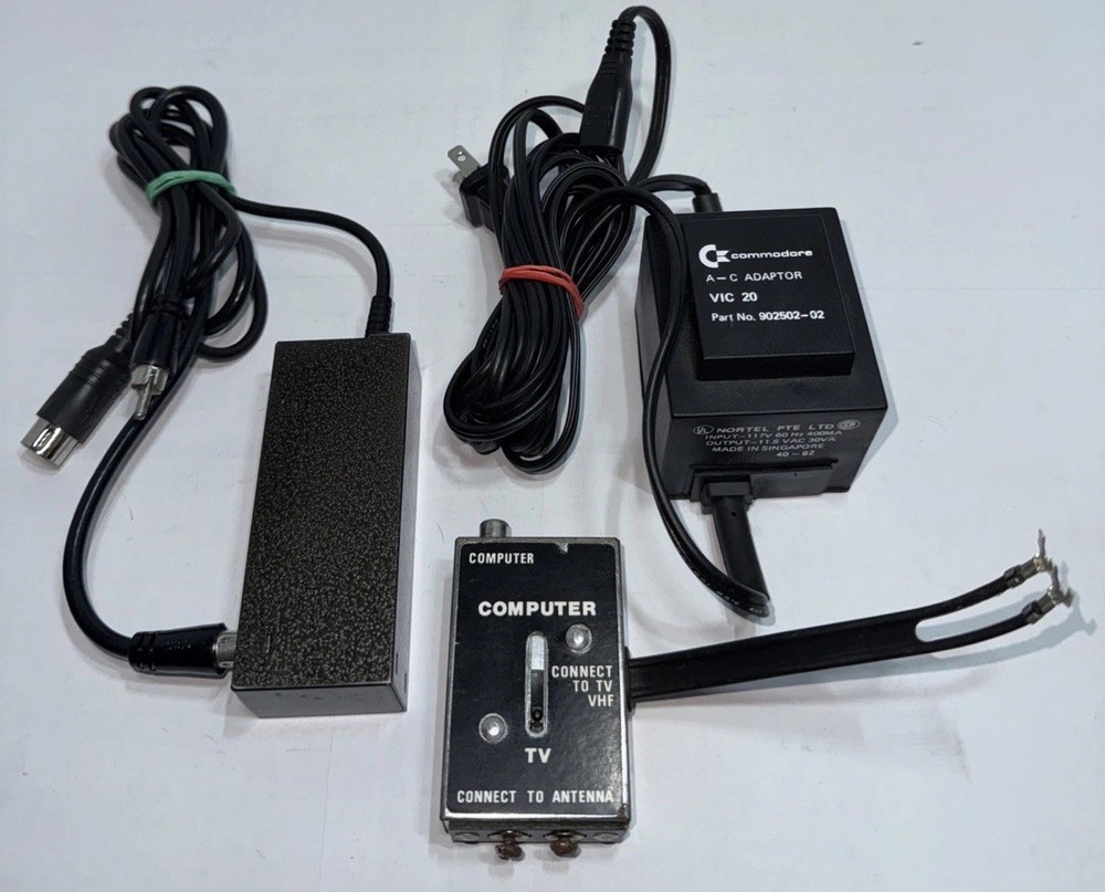 Commodore VIC-20 Vintage Computer Console Complete w Box Manual Tested & Works