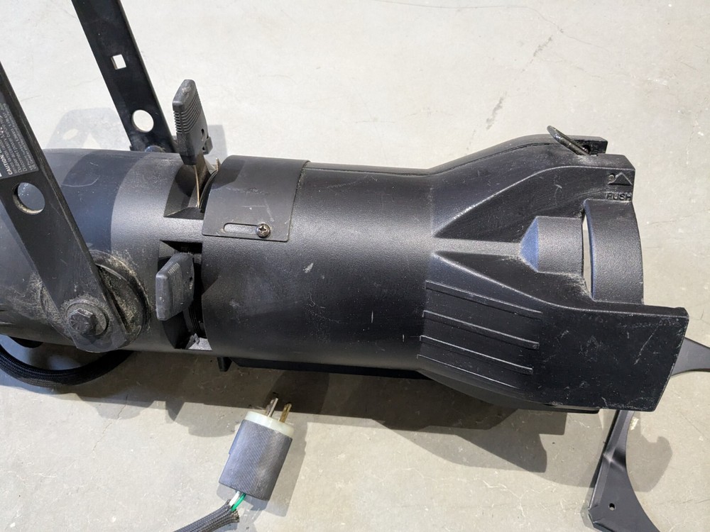 ETC Source Four JR. 575W Ellipsoidal Light w/26 degree attachment, edison plug