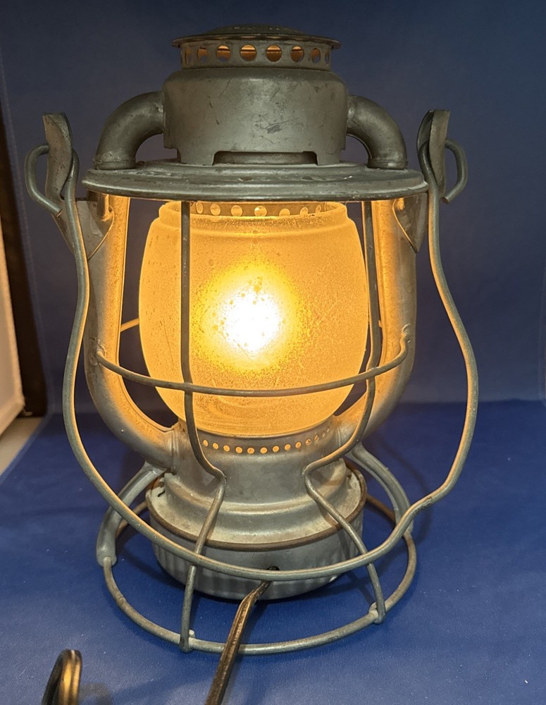 Vtg Dietz Vesta RDG. CO. Trans Dept. Lantern New York converted Electric