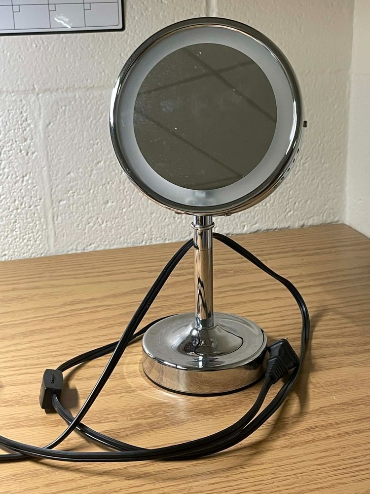 Round Chrome Lighted Vanity Makeup Mirror Tabletop Plug-In Stand