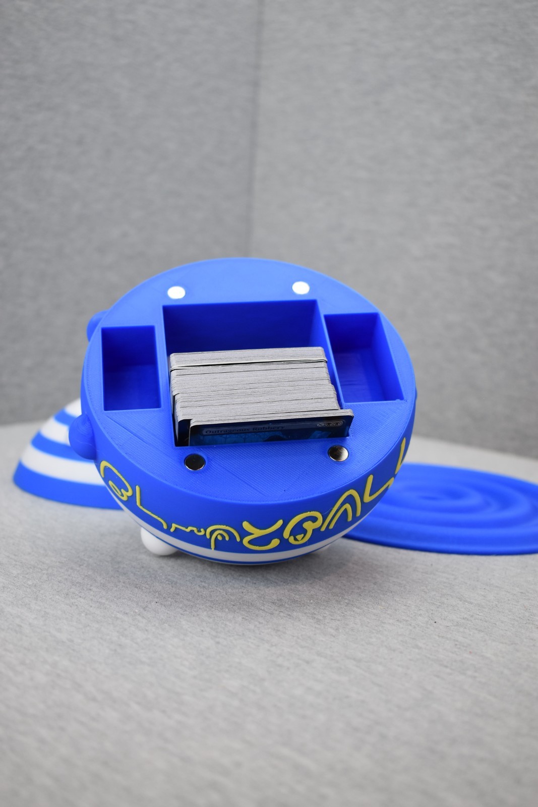 final fantasy 7 Blitz Ball deck box with Stand - Magic The Gathering Deck Box