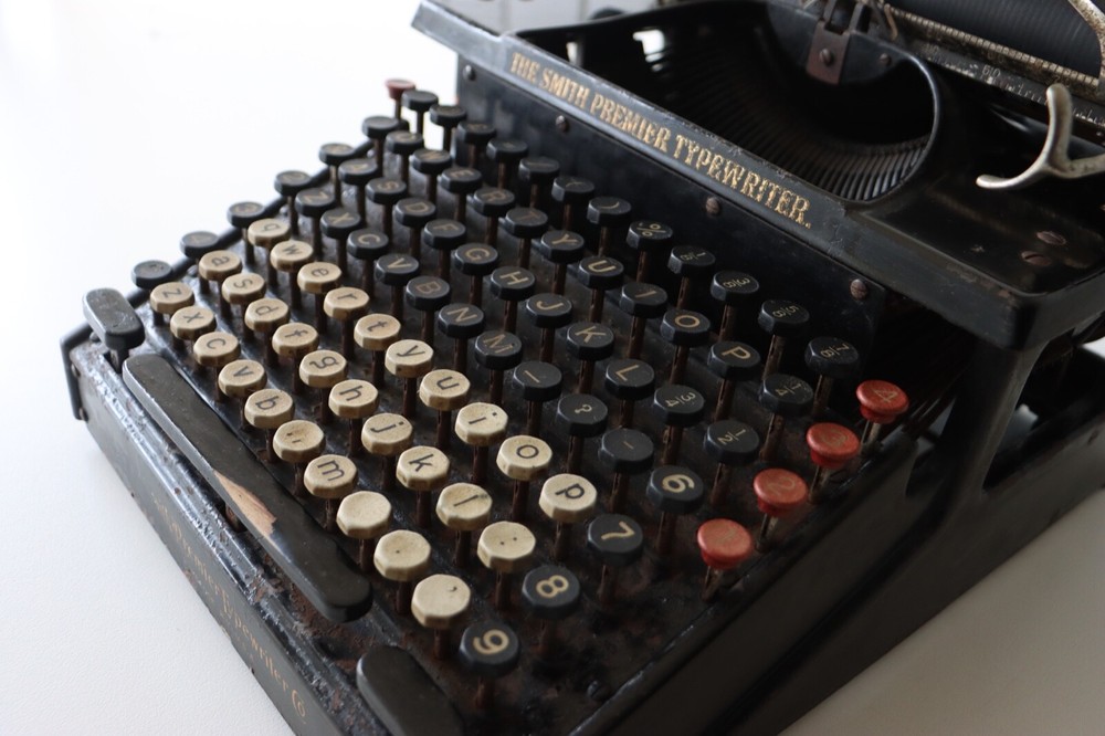 Antique - The Smith Premier Typewriter - Complete / Working / Original Condition