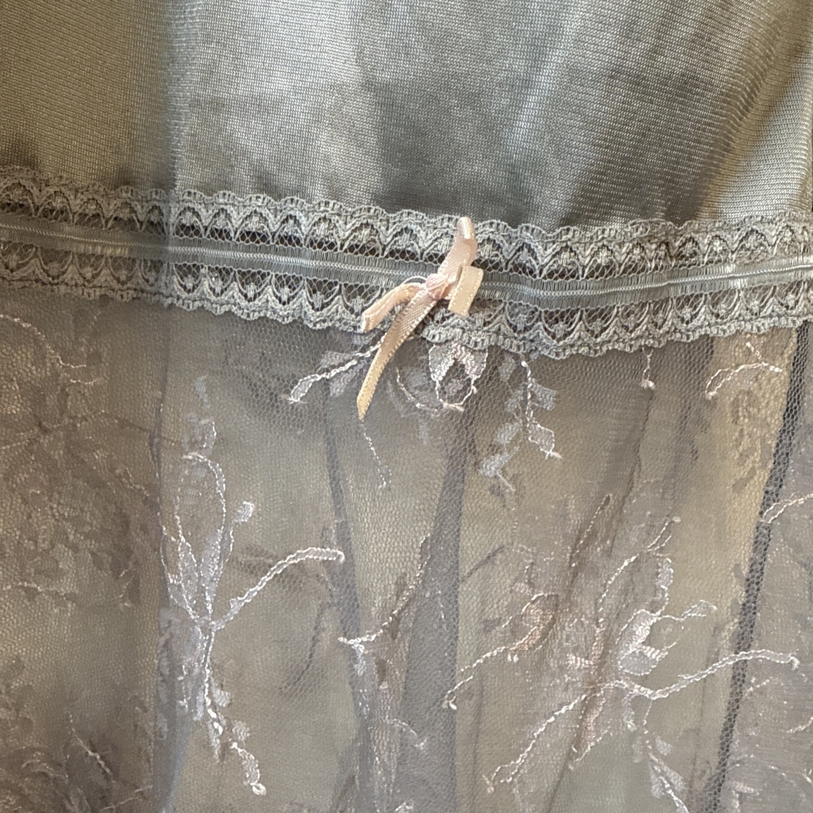 VTG Lace Trim Half Slip Skirt Womens Gray Nylon Lingerie Petticoat Bestform Sz L
