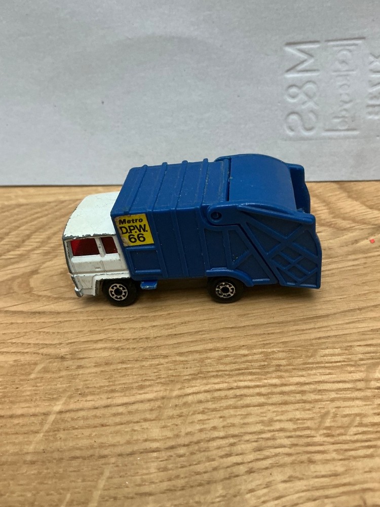 Matchbox 36 Refuse Truck white/blue 1979