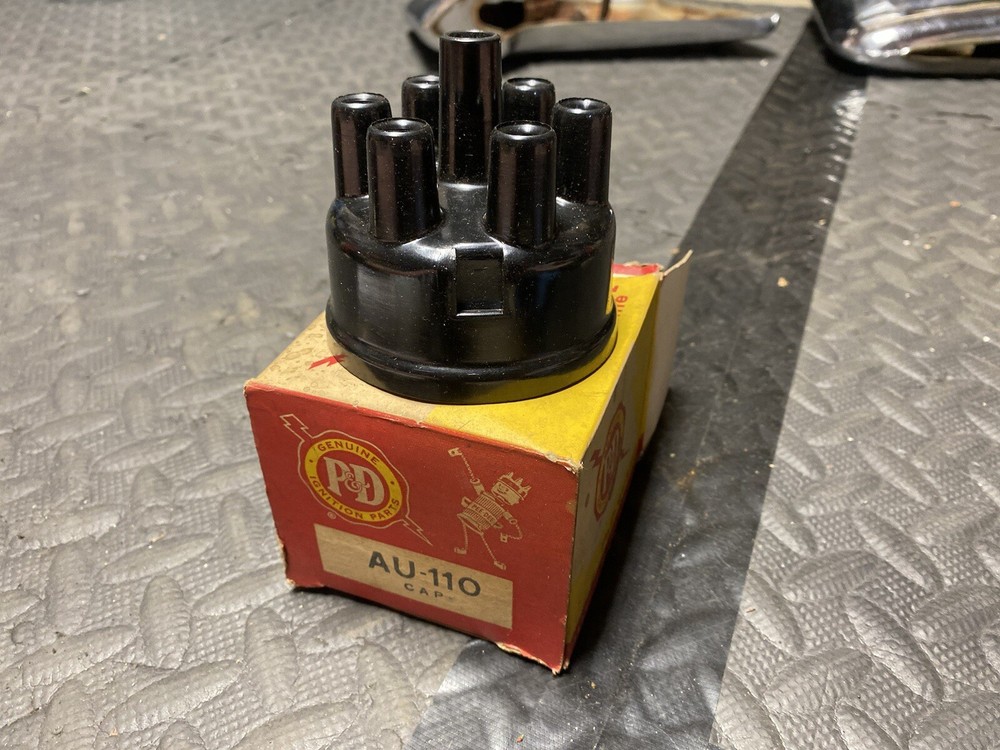 NOS P & D Bendix Distributor Cap AU-110