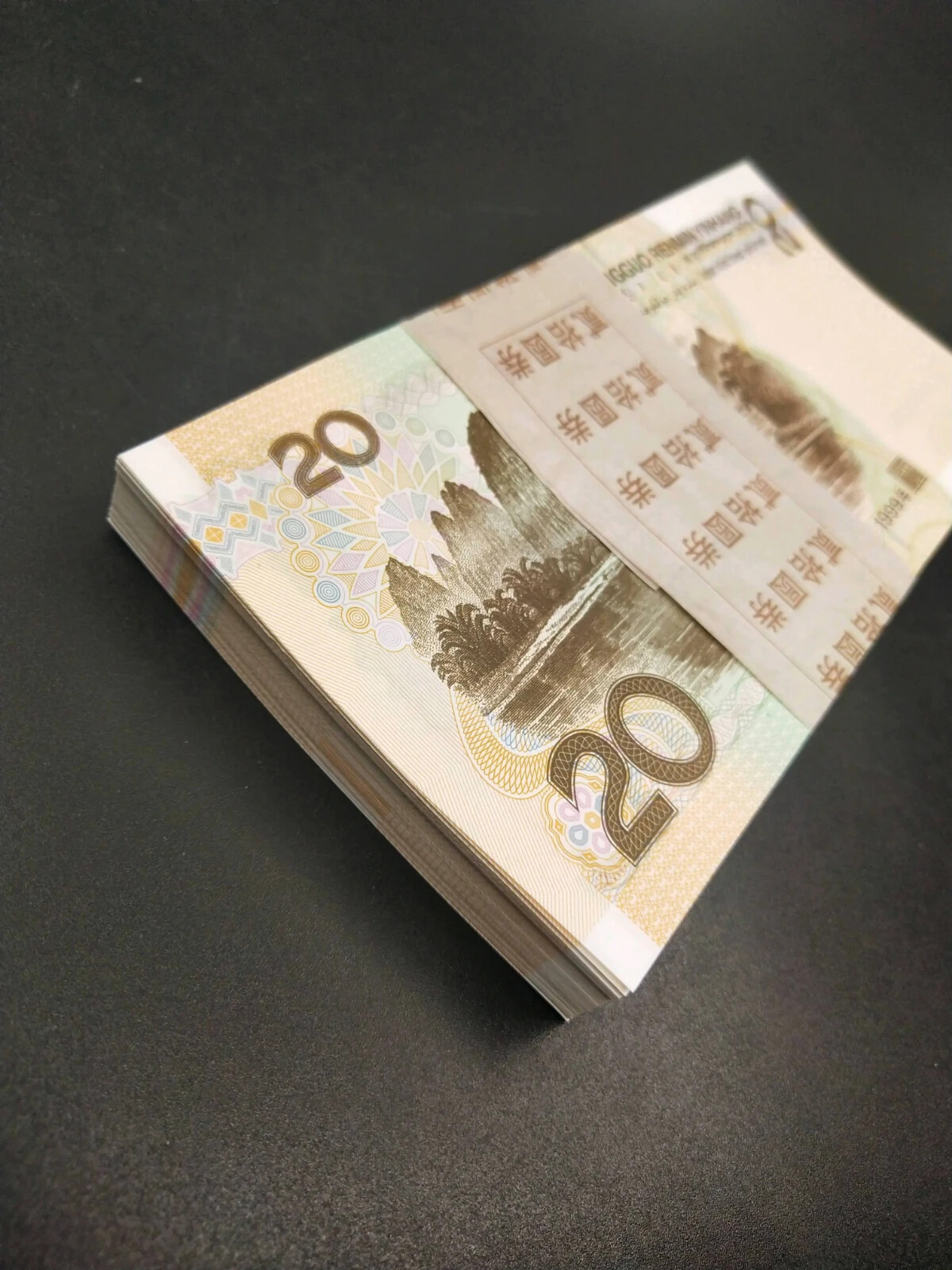 Brand New China Banknote 1999 20 Yuan, Non-graded, SN: Randomly Picked! One Note