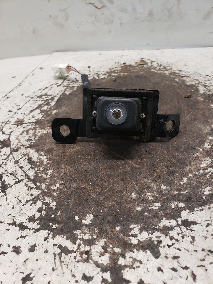 Camera/Projector Rear View Camera Fits 04-06 LEXUS RX330 OEM