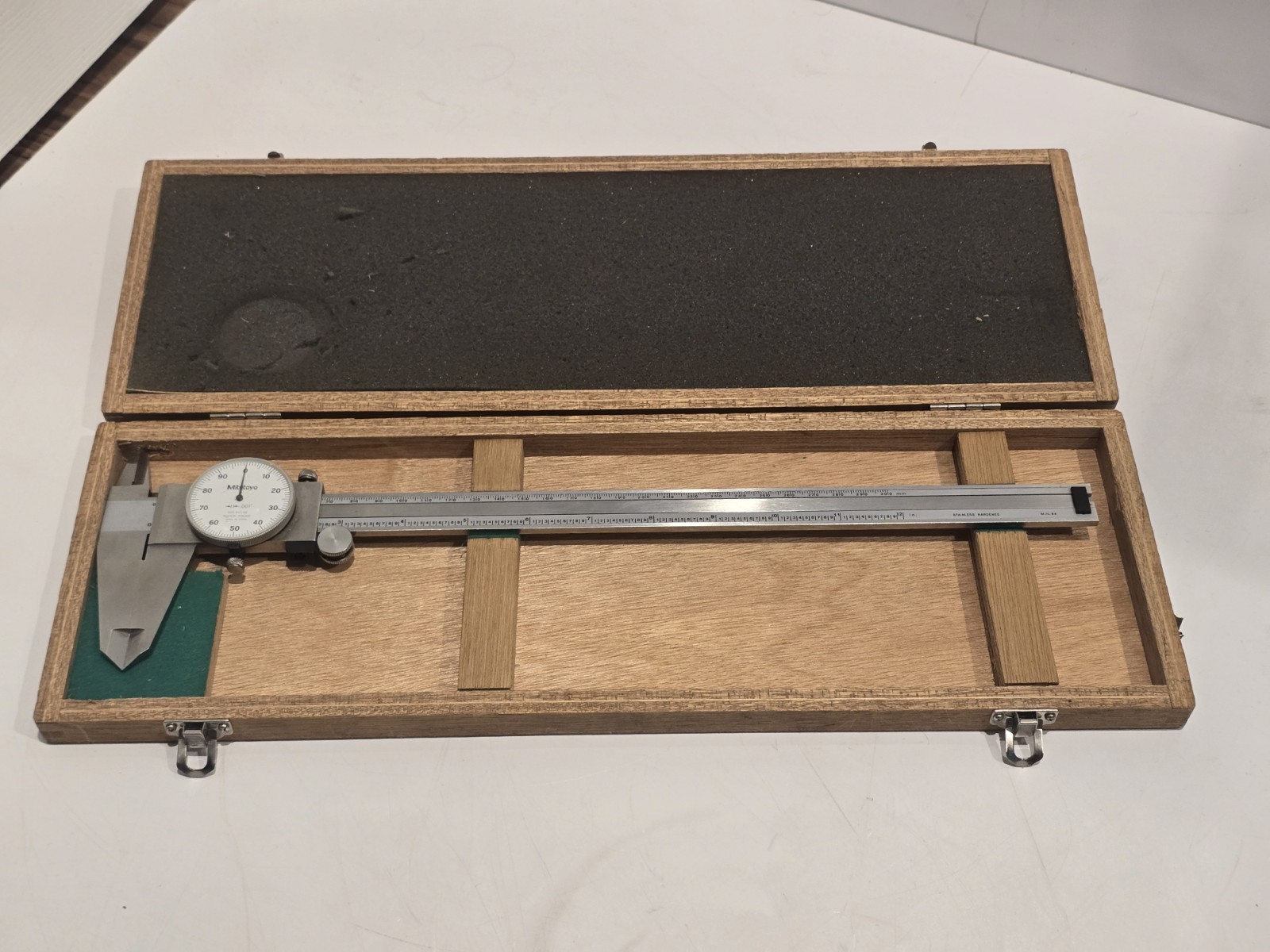 MITUTOYO 12 Inch DIAL CALIPER NO 505-645-50 w/ Wood CASE