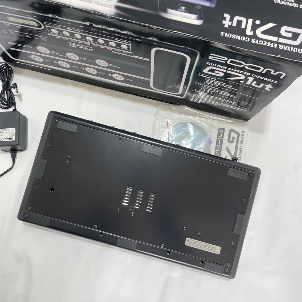 ZOOM G7.1ut Guitar Effects Pedals Console Multi Processor with Box andAdapter