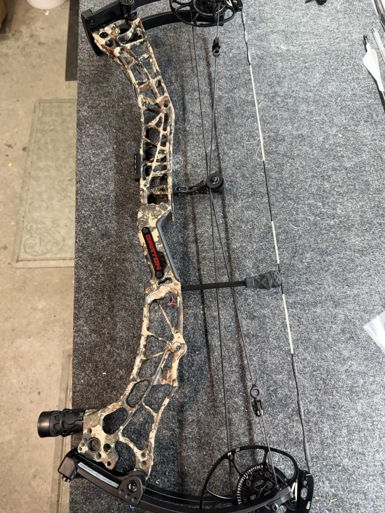 Darton Tritech 31 FirstLite Specter Riser With Black Limbs Right Hand 65 Lbs