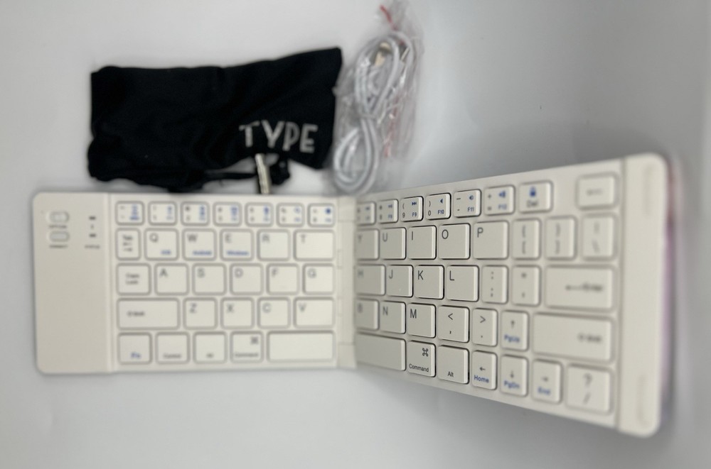 Fashionit Sleek Foldable Portable Wireless Bluetooth Keyboard