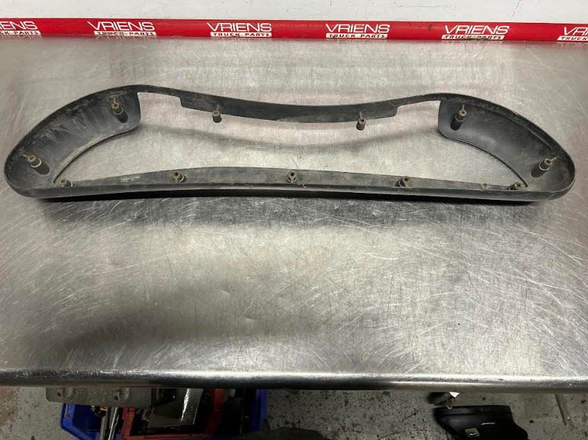 KENWORTH A18-1000 BEZEL-STEP FORWARD